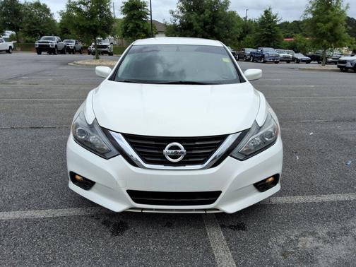 Pearl White 2018 Nissan Altima 2.5 SR
