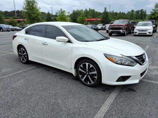 Pearl White 2018 Nissan Altima 2.5 SR