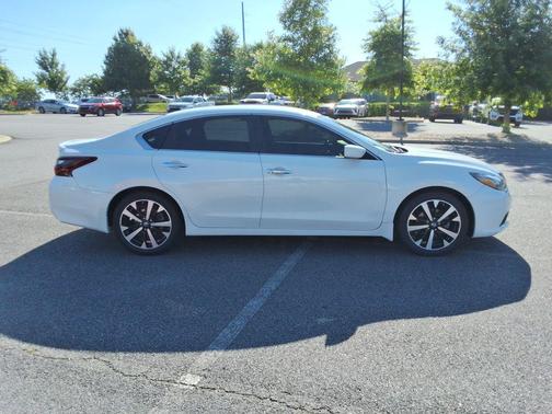 Pearl White 2018 Nissan Altima 2.5 SR