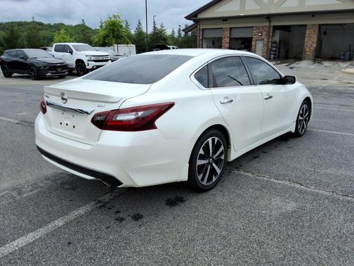 Pearl White 2018 Nissan Altima 2.5 SR