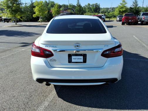 Pearl White 2018 Nissan Altima 2.5 SR