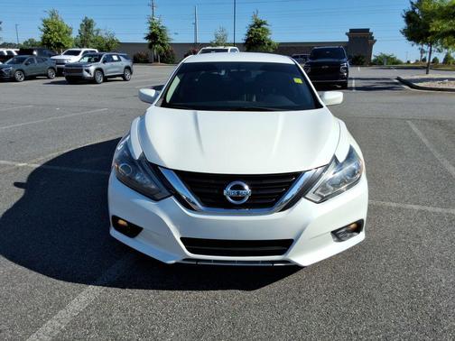 Pearl White 2018 Nissan Altima 2.5 SR