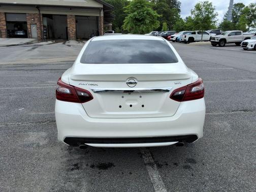 Pearl White 2018 Nissan Altima 2.5 SR