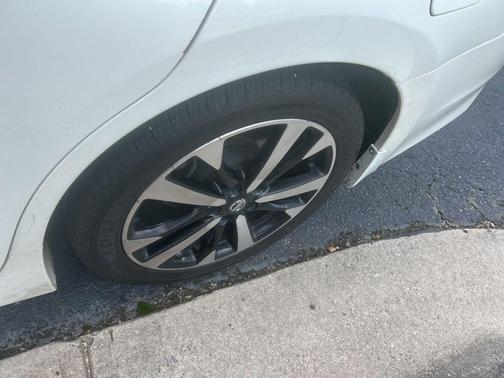 Pearl White 2018 Nissan Altima 2.5 SR