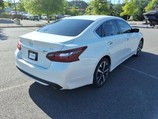 Pearl White 2018 Nissan Altima 2.5 SR