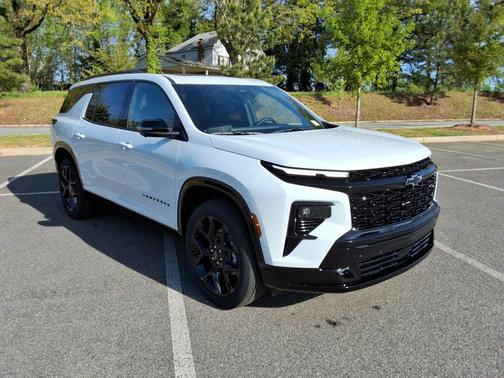Polar White Tricoat 2026 Chevrolet Traverse RS