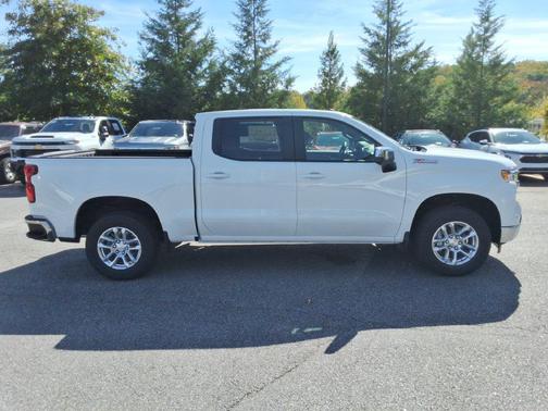 Summit White 2026 Chevrolet Silverado 1500 LT