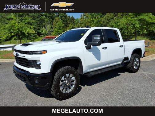 Summit White 2025 Chevrolet Silverado 2500 Custom