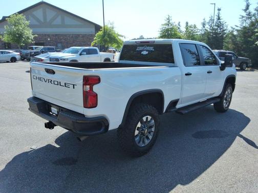 Summit White 2025 Chevrolet Silverado 2500 Custom