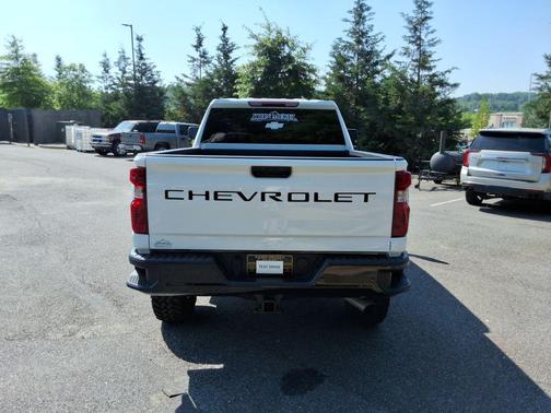 Summit White 2025 Chevrolet Silverado 2500 Custom