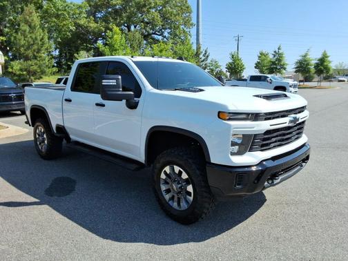 Summit White 2025 Chevrolet Silverado 2500 Custom