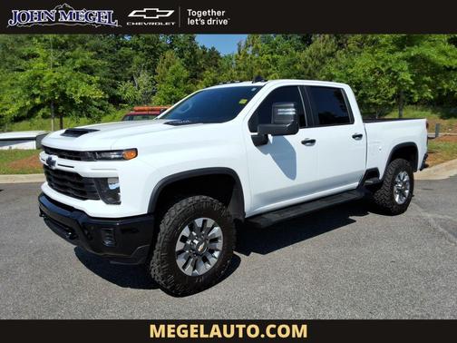 Summit White 2025 Chevrolet Silverado 2500 Custom