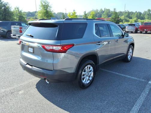 Satin Steel Metallic 2020 Chevrolet Traverse LT Cloth