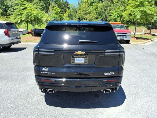 Mosaic Black Metallic 2026 Chevrolet Traverse High Country