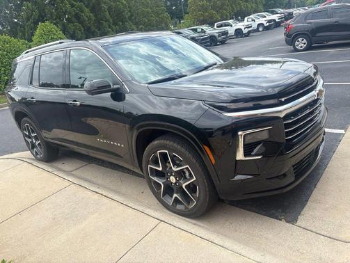 Mosaic Black Metallic 2026 Chevrolet Traverse High Country