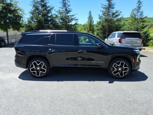 Mosaic Black Metallic 2026 Chevrolet Traverse High Country