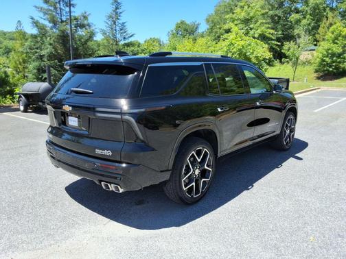 Mosaic Black Metallic 2026 Chevrolet Traverse High Country