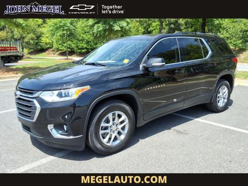 Mosaic Black Metallic 2021 Chevrolet Traverse LT Cloth