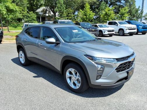 2025 Chevrolet Trax LS