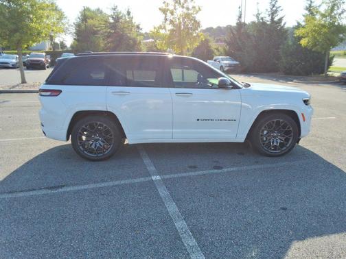 Bright White Clearcoat 2025 Jeep Grand Cherokee Summit