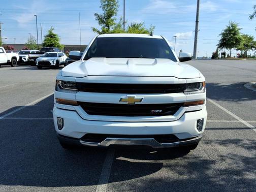 Summit White 2017 Chevrolet Silverado 1500 2LT
