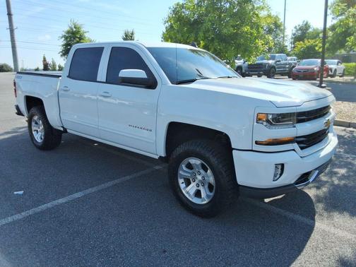 Summit White 2017 Chevrolet Silverado 1500 2LT