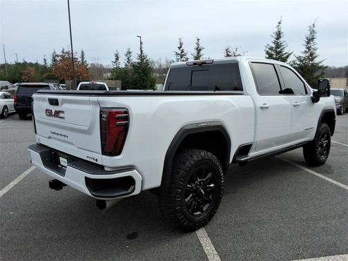 2024 GMC Sierra 2500 AT4