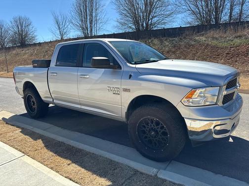 2019 RAM 1500 SLT