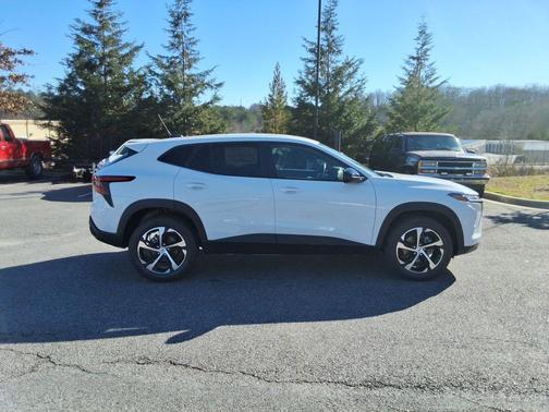 Summit White 2026 Chevrolet Trax 1RS