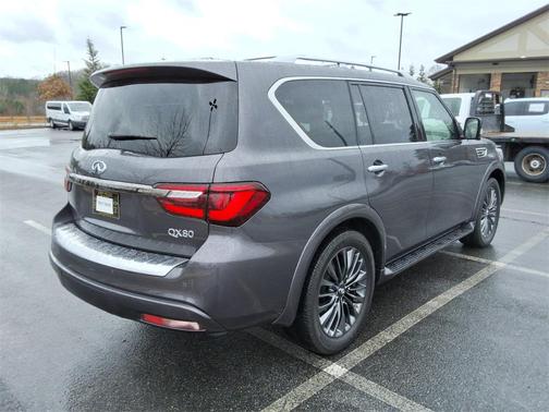 2022 INFINITI QX80 Premium Select