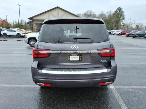 2022 INFINITI QX80 Premium Select
