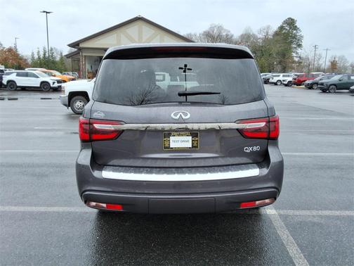 2022 INFINITI QX80 Premium Select