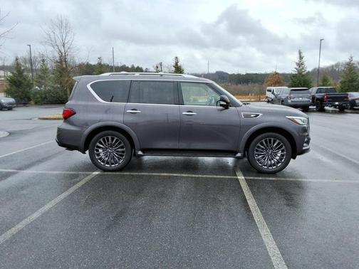 2022 INFINITI QX80 Premium Select