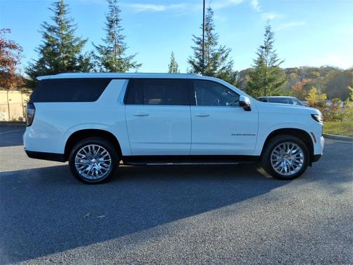 2025 Chevrolet Suburban LT