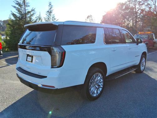 2025 Chevrolet Suburban LT