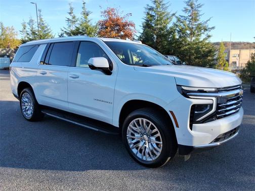 2025 Chevrolet Suburban LT