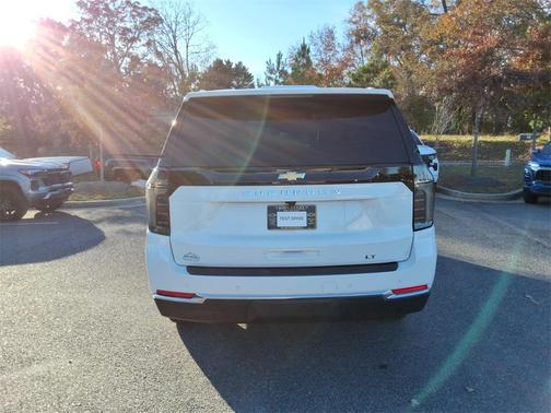 2025 Chevrolet Suburban LT