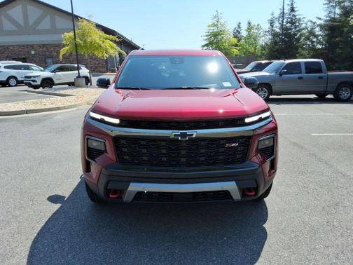 Radiant Red Tintcoat 2026 Chevrolet Traverse Z71