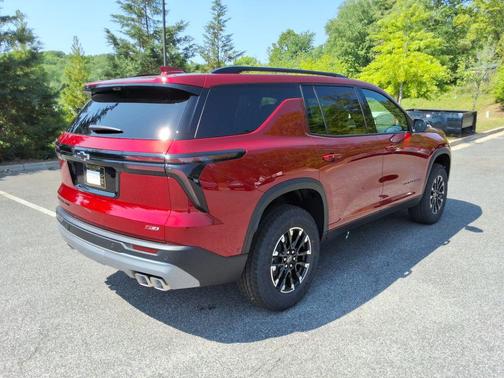 Radiant Red Tintcoat 2026 Chevrolet Traverse Z71