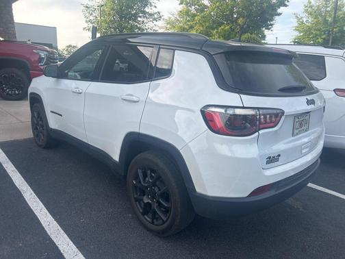 Bright White Clearcoat 2024 Jeep Compass Latitude