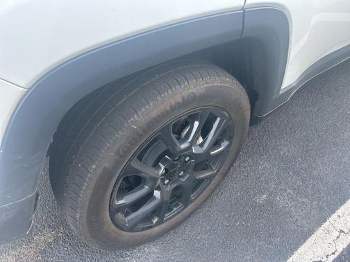 Bright White Clearcoat 2024 Jeep Compass Latitude