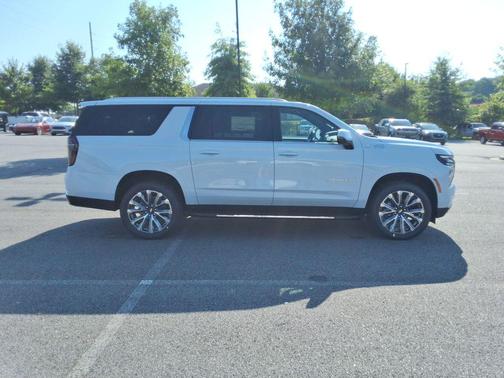 Polar White Tricoat 2026 Chevrolet Suburban High Country, 4WD