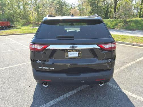 Mosaic Black Metallic 2020 Chevrolet Traverse LT