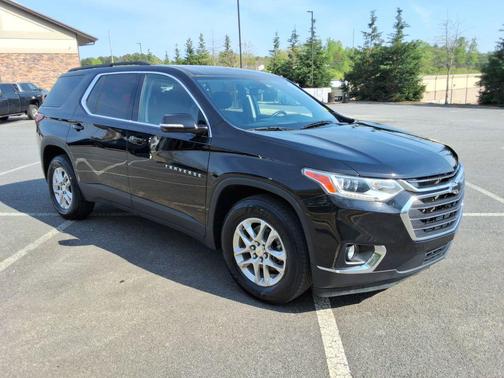 Mosaic Black Metallic 2020 Chevrolet Traverse LT