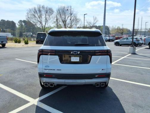 Polar White Tricoat 2026 Chevrolet Traverse Z71