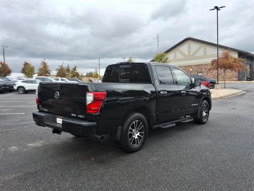 2021 Nissan Titan SV