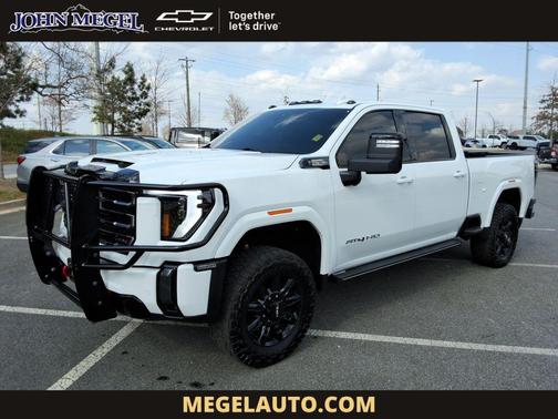 Summit White 2024 GMC Sierra 2500 AT4