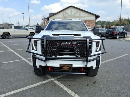 Summit White 2024 GMC Sierra 2500 AT4