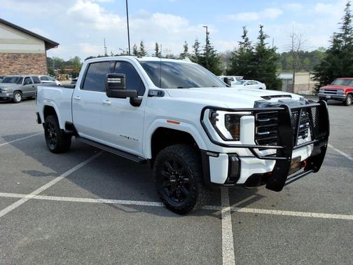 Summit White 2024 GMC Sierra 2500 AT4