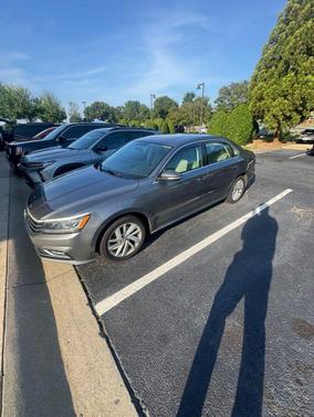 Platinum Gray Metallic 2018 Volkswagen Passat 2.0T SE